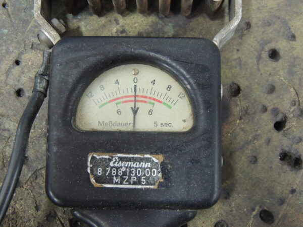 klassisches Auto-Batterie-Ladegerät - 1940er
